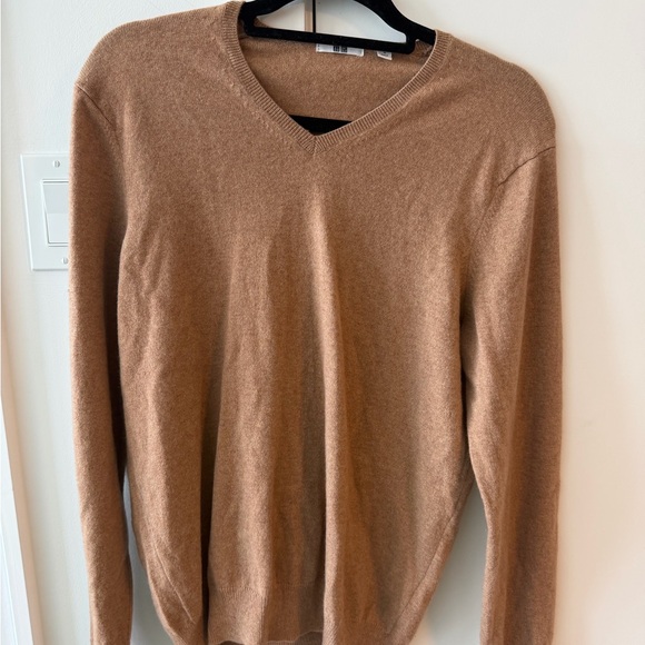 Uniqlo Other - Uniqlo Men's V-Neck Brown cashmere Sweater